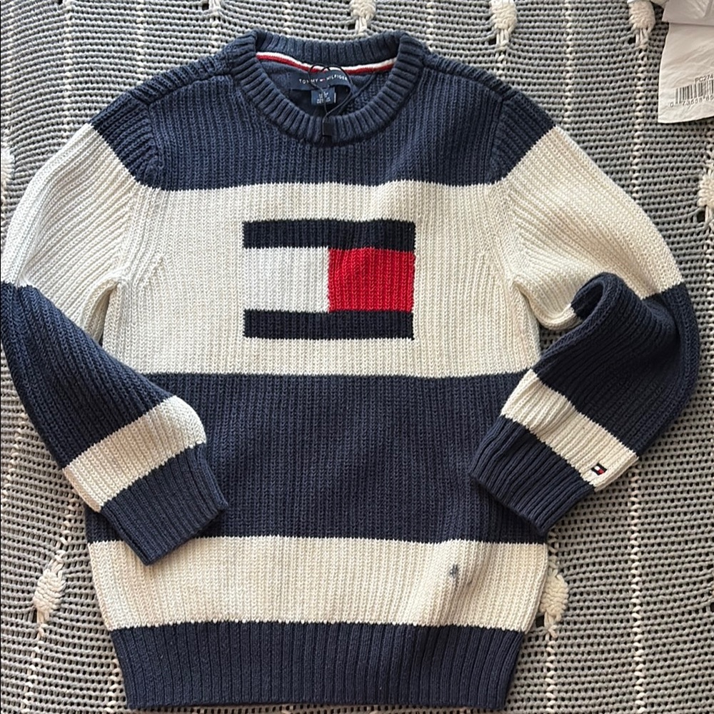 Tommy Hilfiger Men's Navy and White Sweater